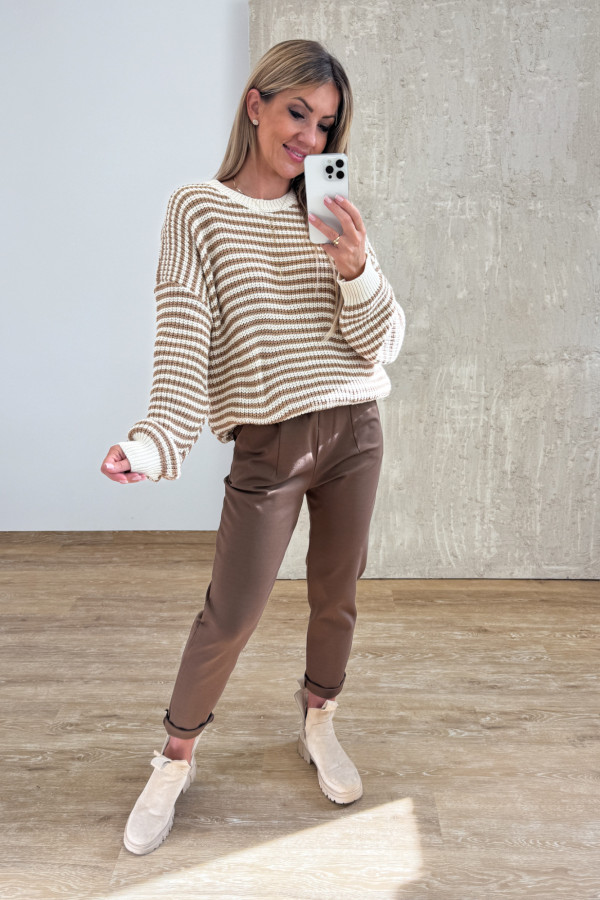 Sweter w Cienkie Paseczki Pasion - Waniliowo Camelowy 4