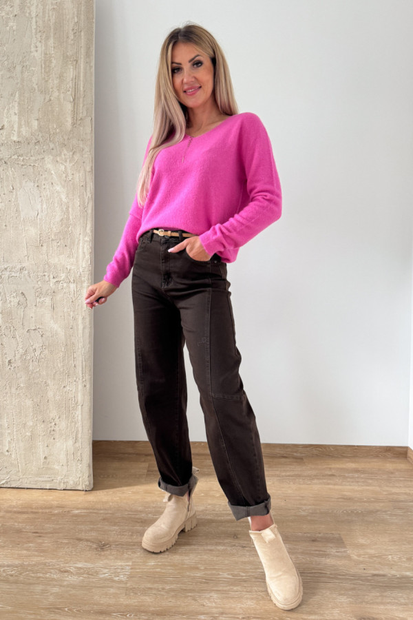 Stylowe jeansy damskie z LoveUs – poznaj nasze jesienne propozycje