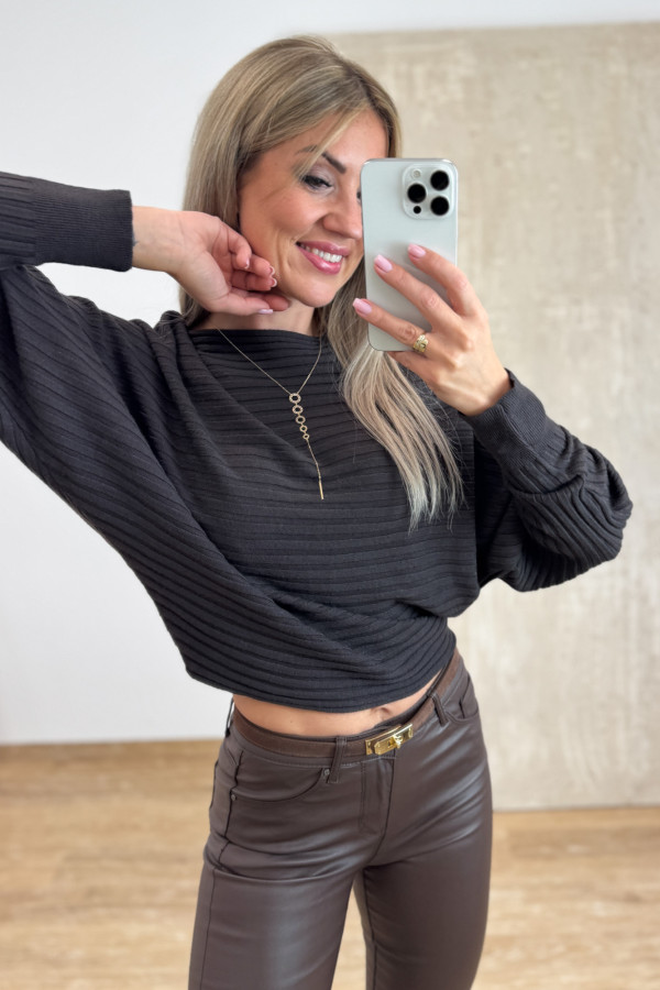 Sweter w Kroju Nietoperza Kami - Gorzka Czekolada