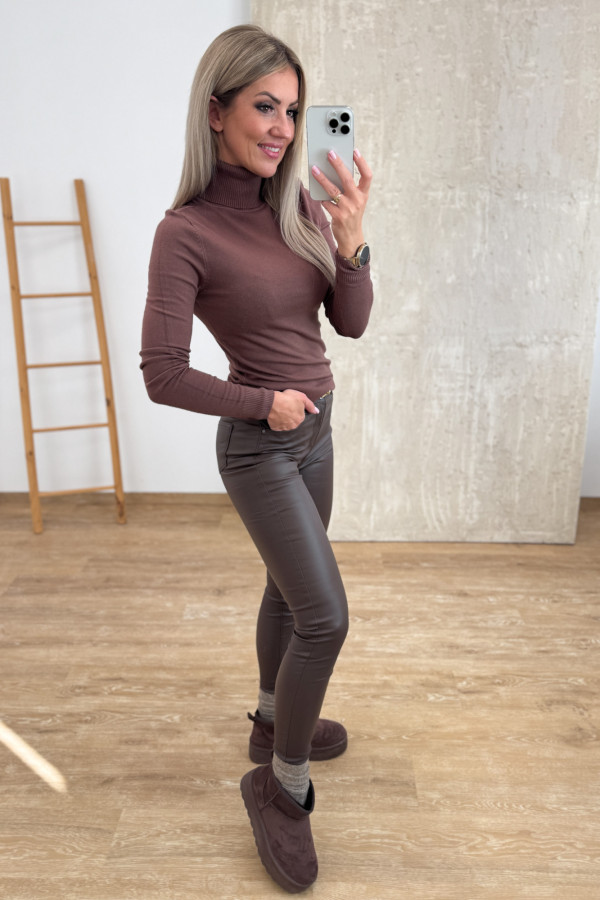 Golf z Delikatnego Sweterka Lola - Mleczna Czekolada 3